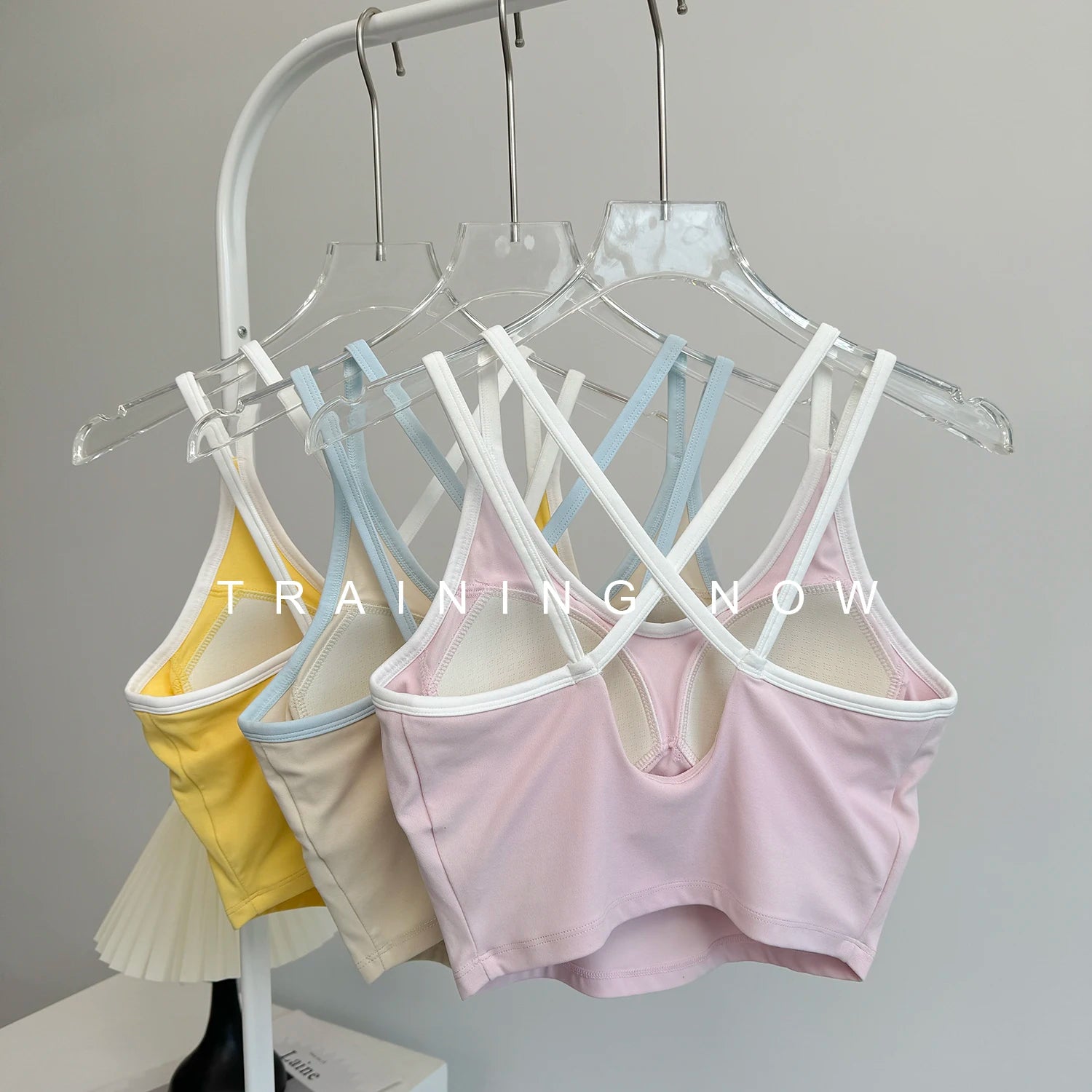 Beautiful back yoga clothes underwear for women in summer thin shoulder straps covering the breasts exercise fitness bra